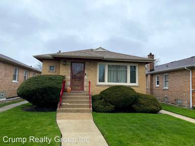 Main picture of 8204 S Whipple St