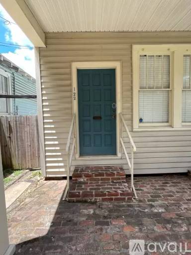 Main picture of 122 Maximillian St