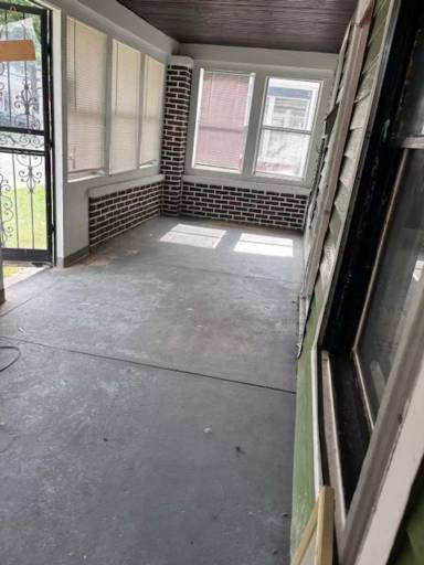 Main picture of 842 N Oakland Ave