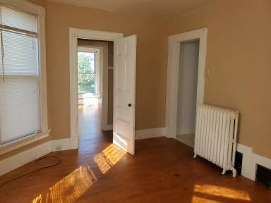 Main picture of 117 N School St