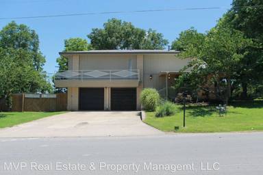 Main picture of 2100 Nichols Dr