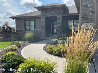 Main picture of 10116 S 124th Ave