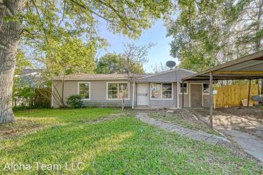 Main picture of 5102 Lyndhurst Dr