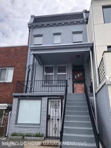 Main picture of 317 T St NE
