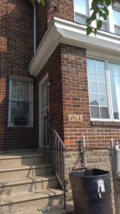 Main picture of 1943 Ashley St