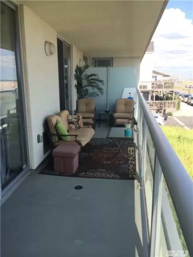 Main picture of 151 Beach 96th St