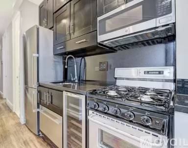 Main picture of 214 1st Ave