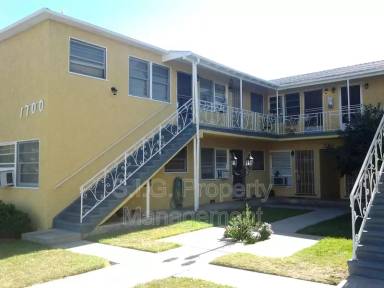 Main picture of 1700 W Victory Blvd
