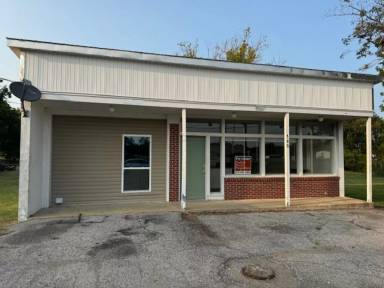 Main picture of 105 College St