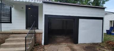 Main picture of 3633 W College St