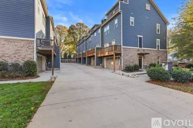 Main picture of 1308 Queen Lyon Ct