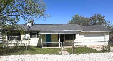 Main picture of 824 W 1st St