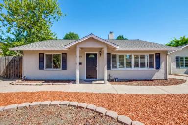 Main picture of 18565 Paseo Lado