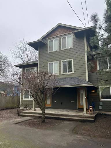 Main picture of 216 NE Fremont St