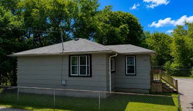 Main picture of 25 Lang St