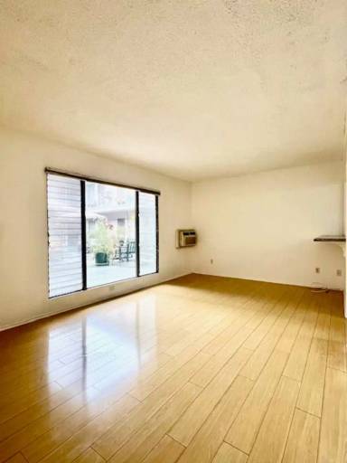 Main picture of 1152 N Poinsettia Pl
