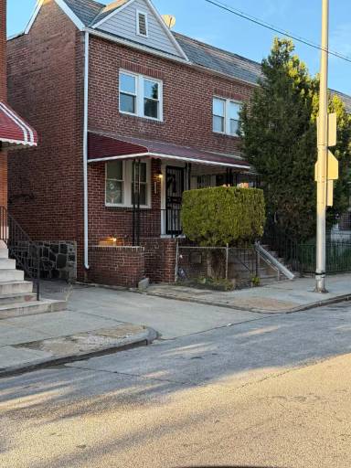 Main picture of 2626 E Preston St