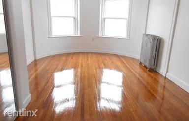 Main picture of 1905 Beacon St