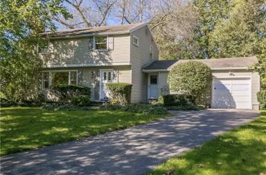 Main picture of 22 Lynnhaven Ct