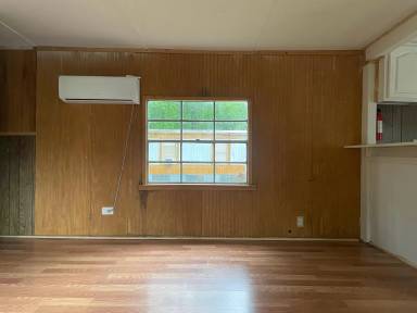 Main picture of 61 Halls Pl