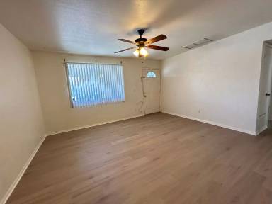 Main picture of 7728 W Reade Ave