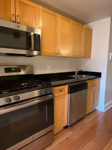 Main picture of 322 W 95th St