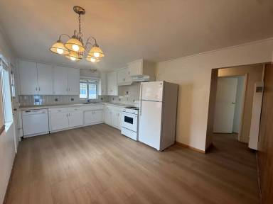 Main picture of 484 Hinds Ave