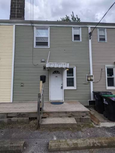 Main picture of 33 Lardner Ct