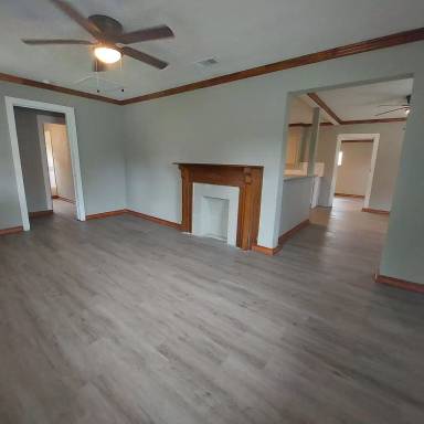 Main picture of 1020 W 12th St