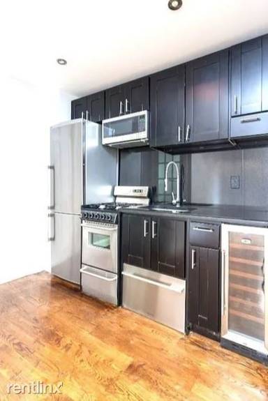 Main picture of 343 E 8th St
