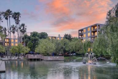 Main picture of 410 N Civic Dr