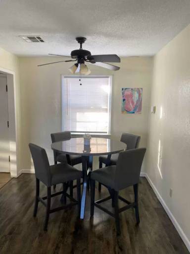 Main picture of 1305 S Midwest Blvd