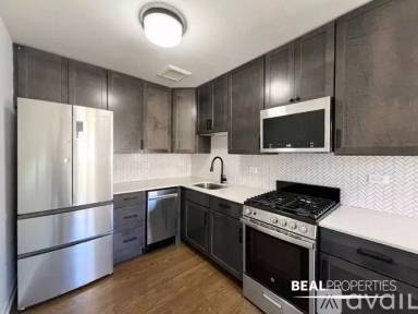 Main picture of 528 W Oakdale Ave