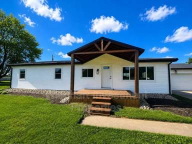 Main picture of 3060 E Main St