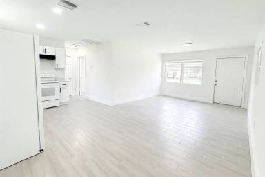 Main picture of 579 Wood Ave
