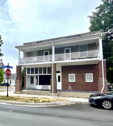 Main picture of 201 N Philips St