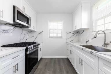 Main picture of 2145 W 104th St