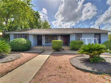 Main picture of 801 E 45th St