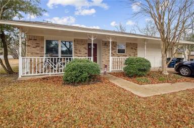 Main picture of 1100 Taurus Cir