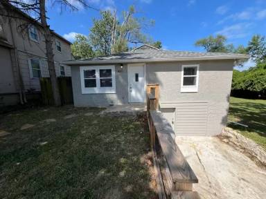 Main picture of 1430 N Pleasant St