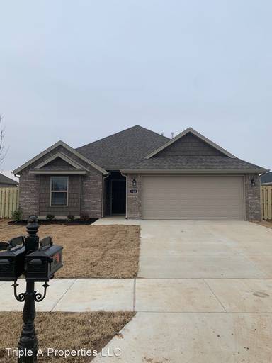 Main picture of 920 Sassafras Ln