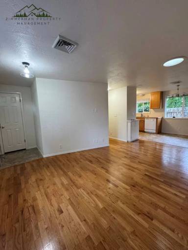 Main picture of 394-396 Rosewood Ave
