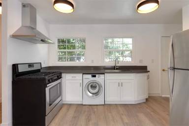 Main picture of 4515 1/4 Willow Brook Ave