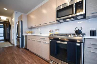 Main picture of 23 S Halsted St