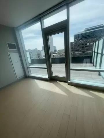Main picture of 913 N Wells St
