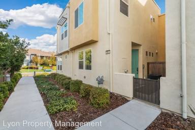 Main picture of 2559 Radar Ln