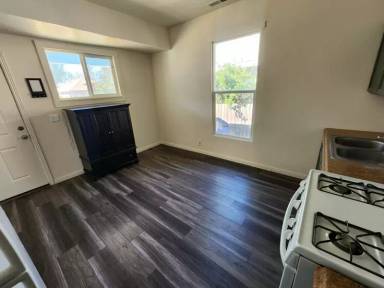 Main picture of 1028 Capitol St