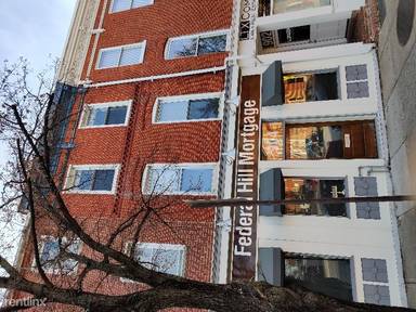 Main picture of 904 Light St