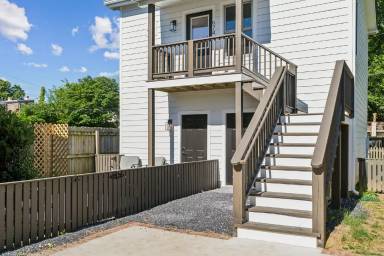 Main picture of 974 Pink St