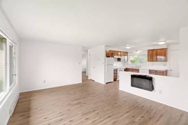 Main picture of 1200 W Huntley St